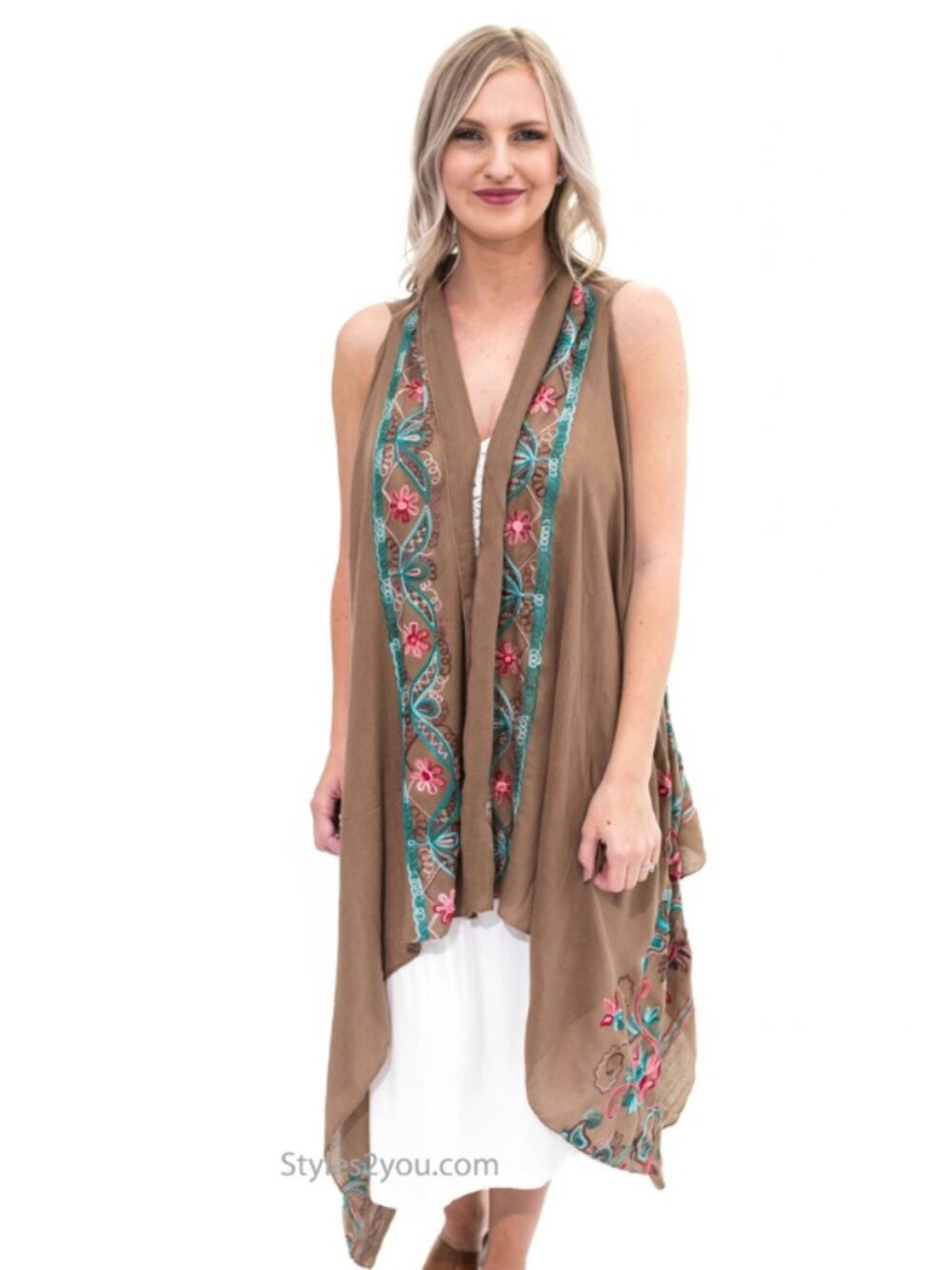 NWT PRETTY ANGEL Steffanie Embroidered Sleeveless Cardigan Scarf Shawl Ecru